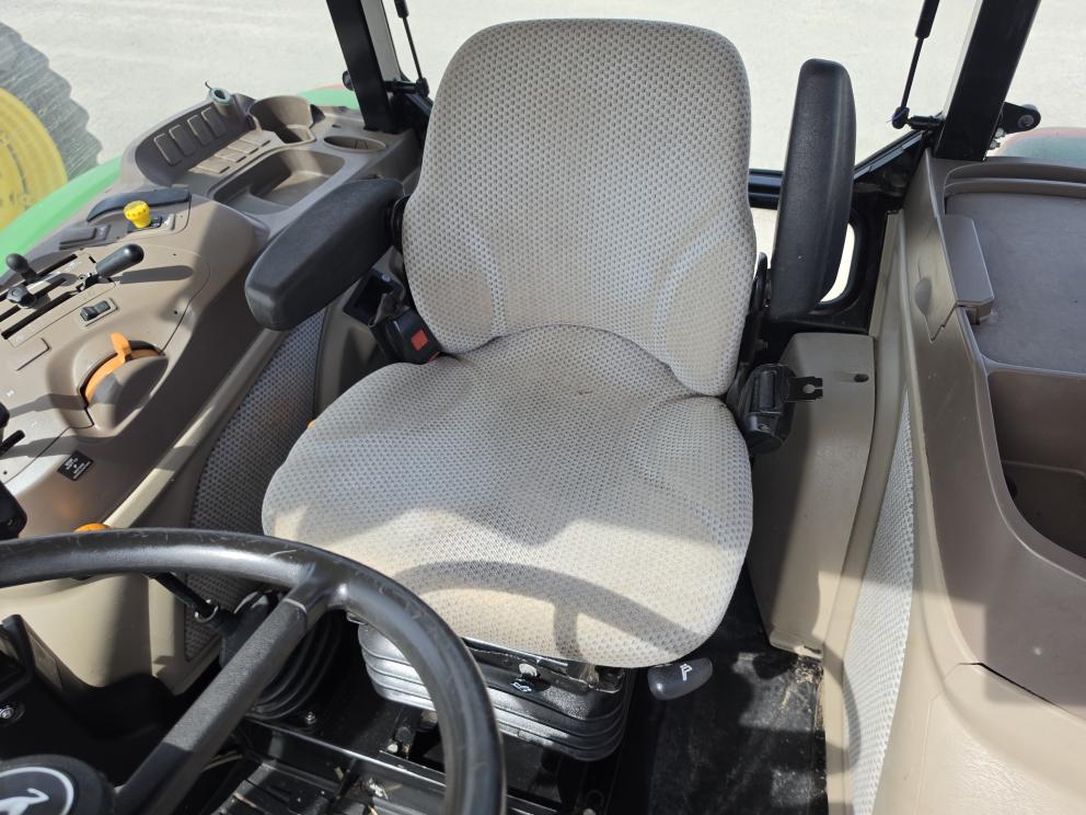 Image for 2016 John Deere 5100E