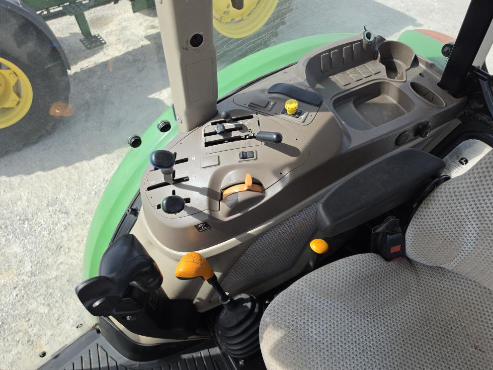 Image for 2016 John Deere 5100E