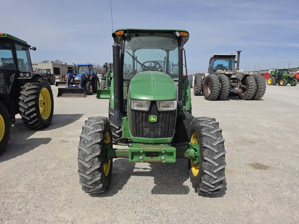 Image for 2016 John Deere 5100E
