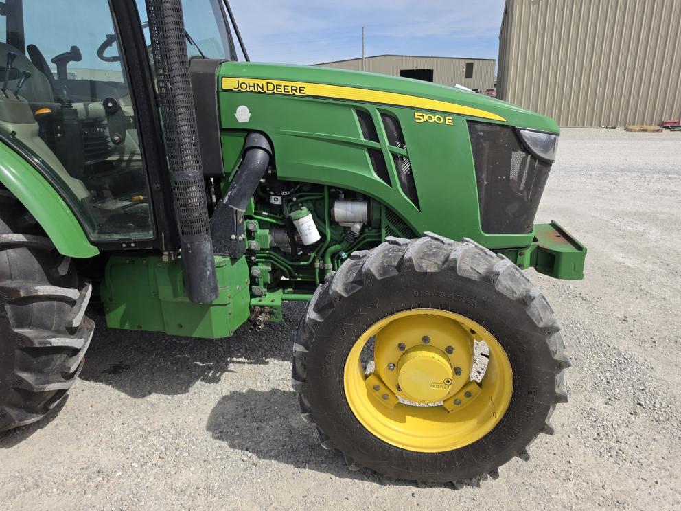 Image for 2016 John Deere 5100E