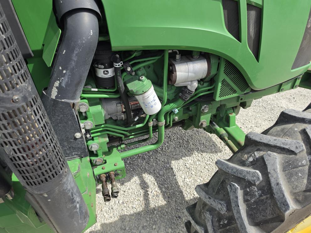 Image for 2016 John Deere 5100E