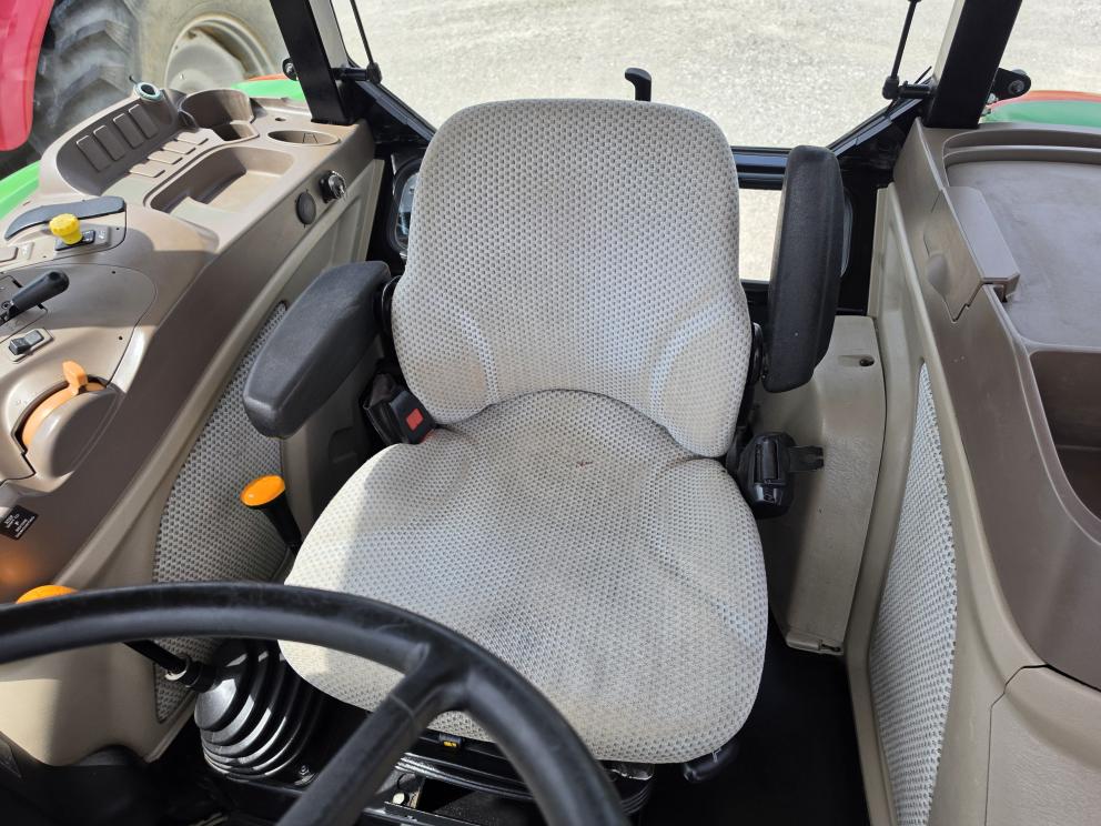 Image for 2016 John Deere 5100E