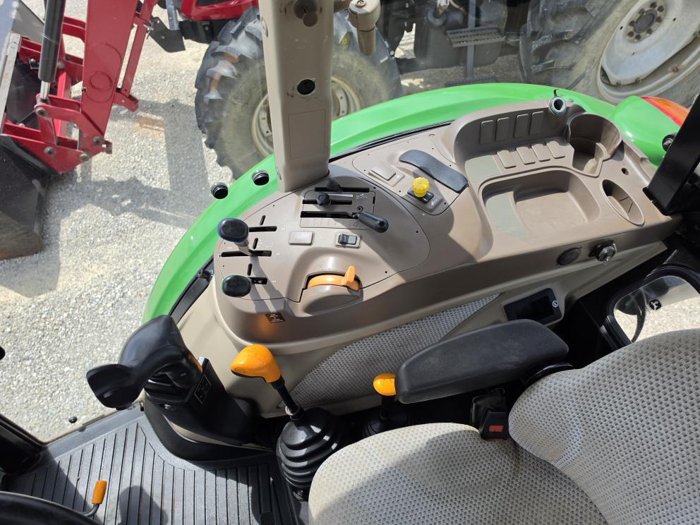 Image for 2016 John Deere 5100E