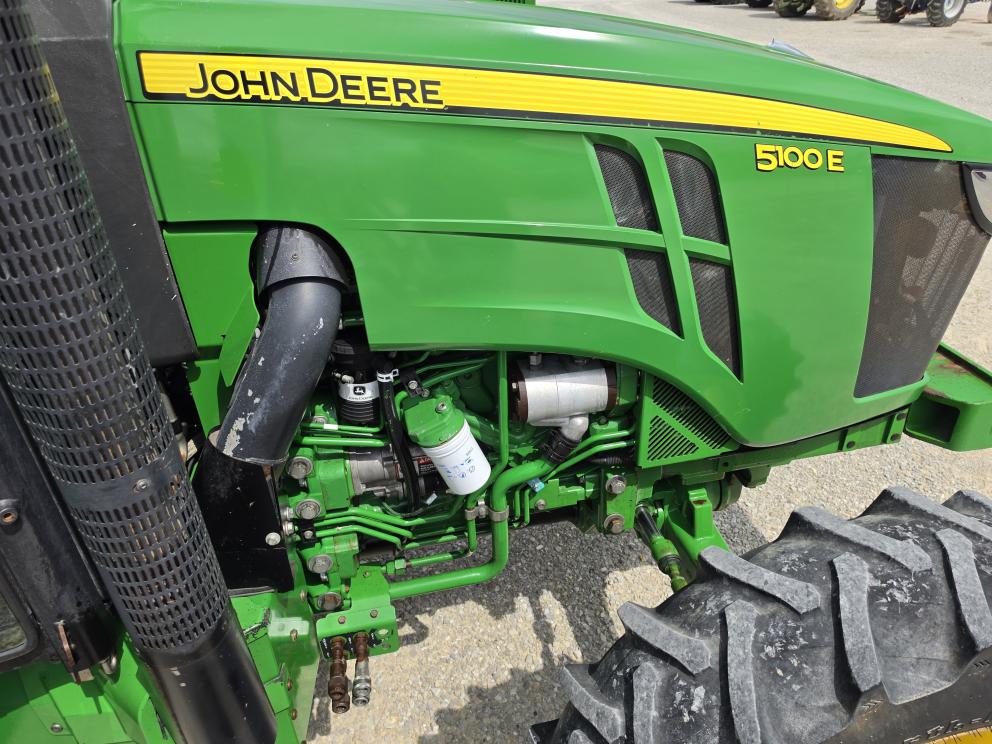 Image for 2016 John Deere 5100E