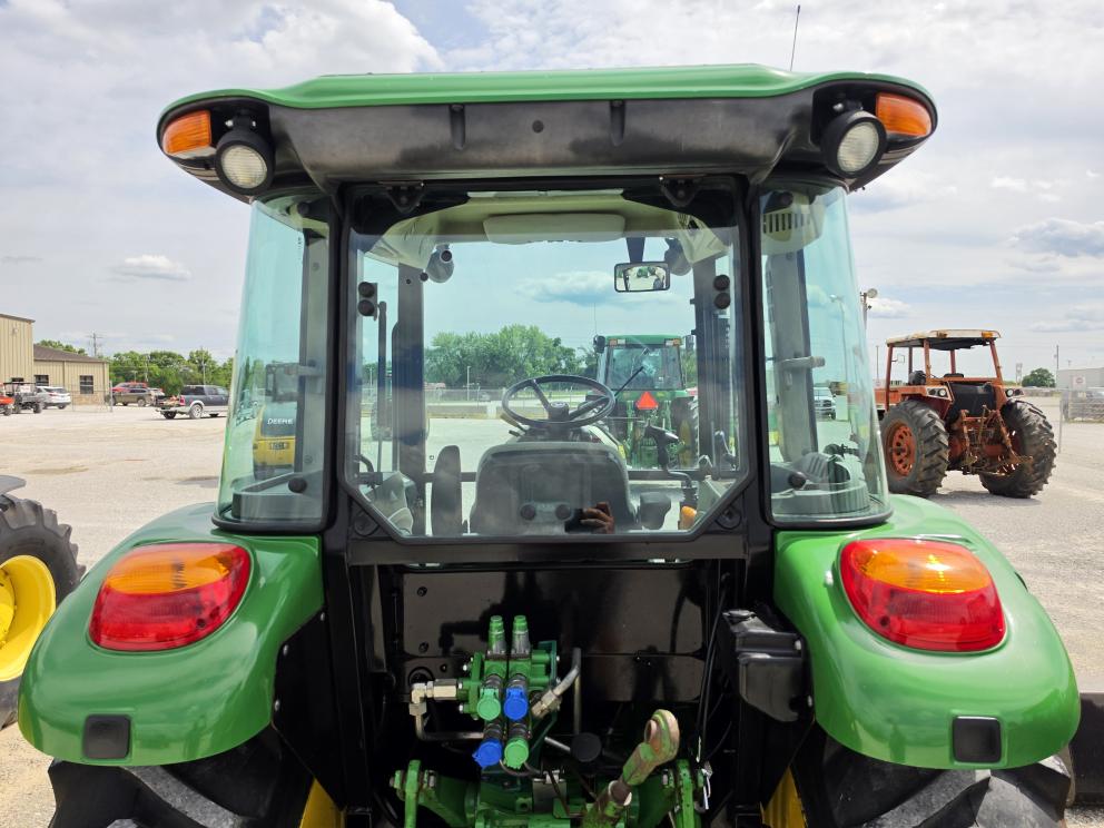 Image for 2016 John Deere 5100E