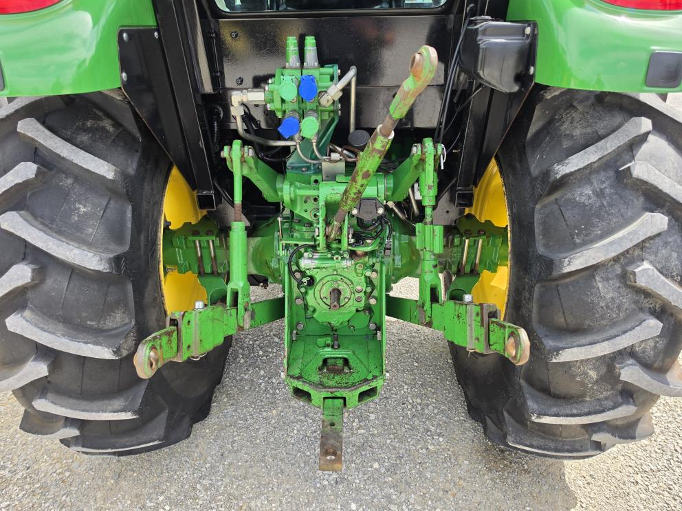Image for 2016 John Deere 5100E
