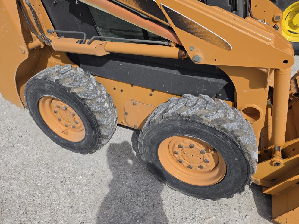 Image for 2005 Case 410