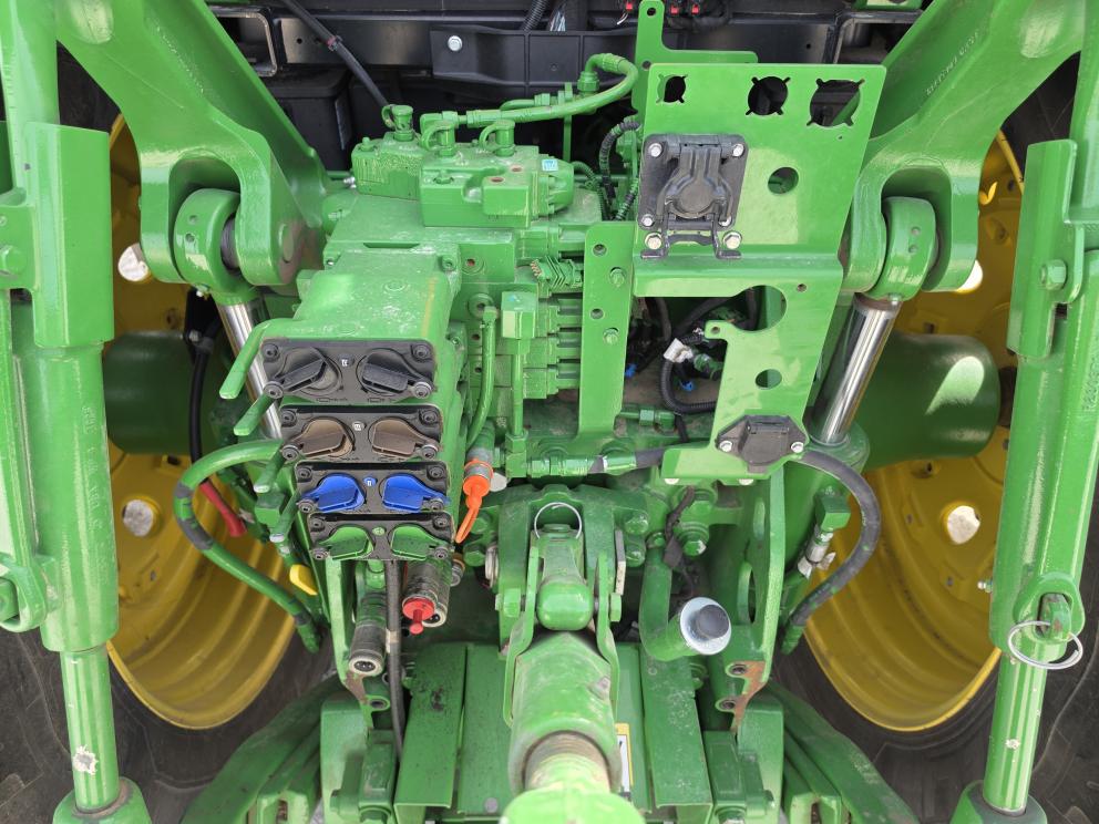Image for 2021 John Deere 7R 210