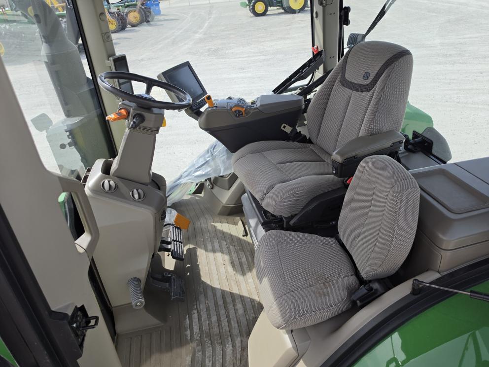 Image for 2021 John Deere 7R 210