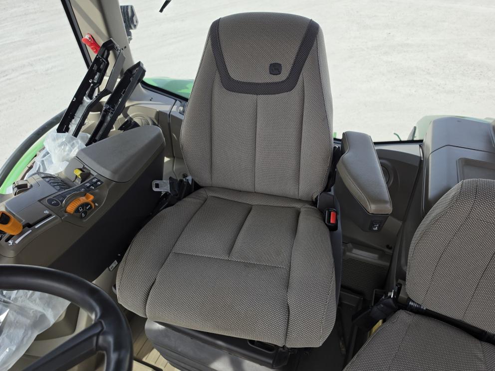 Image for 2021 John Deere 7R 210