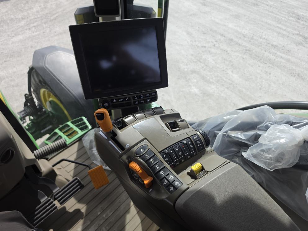 Image for 2021 John Deere 7R 210