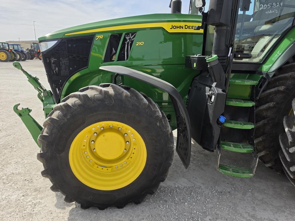 Image for 2021 John Deere 7R 210