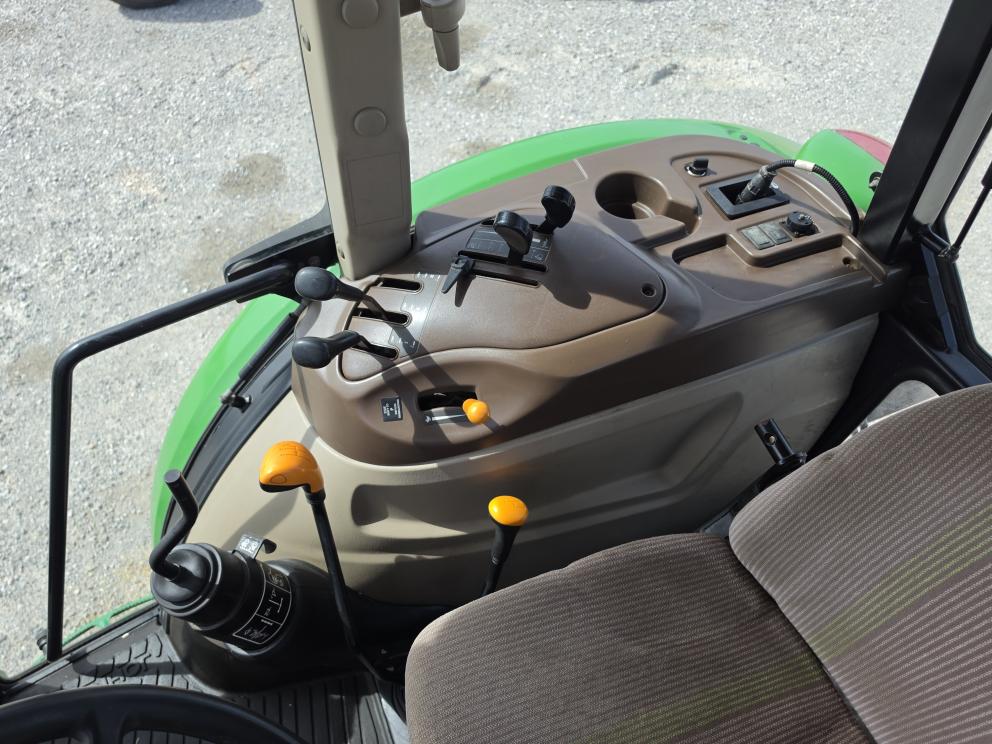 Image for 2005 John Deere 5525