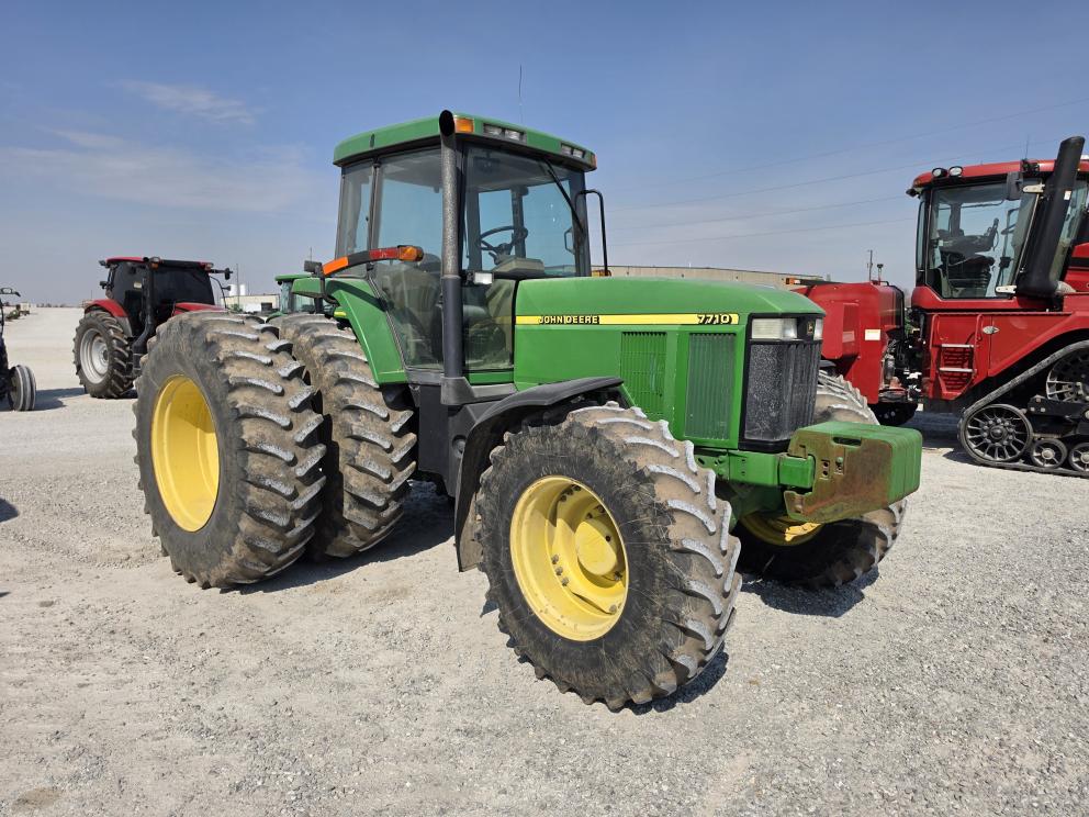 Image for 2002 John Deere 7710
