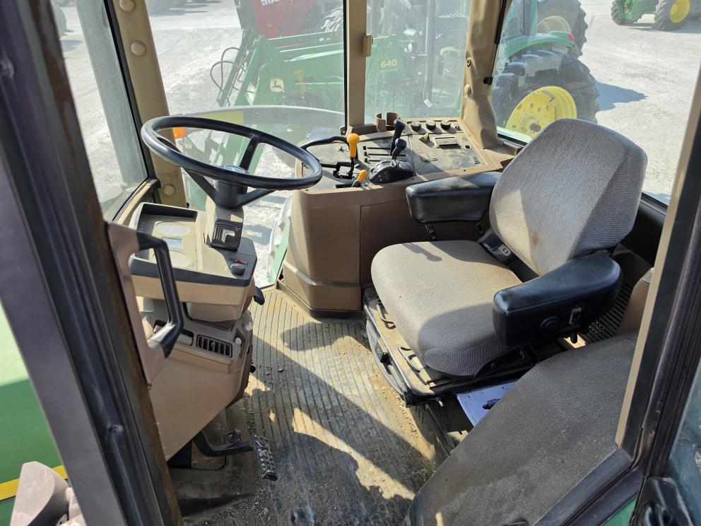 Image for 2002 John Deere 7710