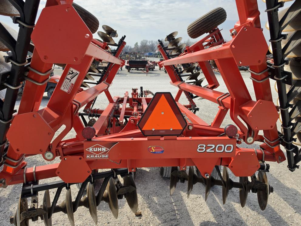 Image for 2012 Kuhn Krause 8200