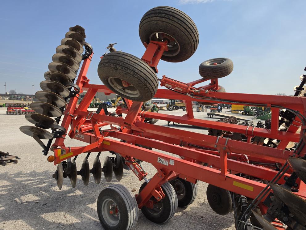 Image for 2012 Kuhn Krause 8200