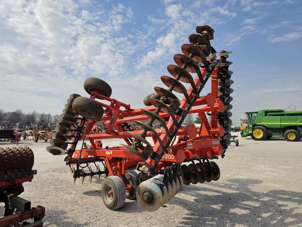 Image for 2012 Kuhn Krause 8200