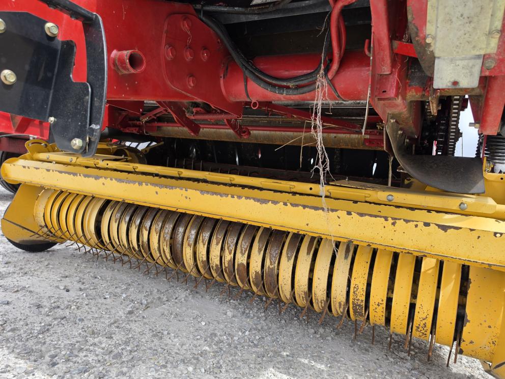 Image for 2013 New Holland BR7090