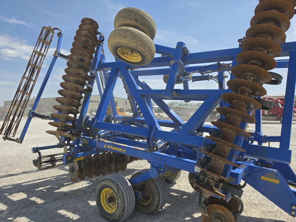 Image for 2010 Landoll 7431-29