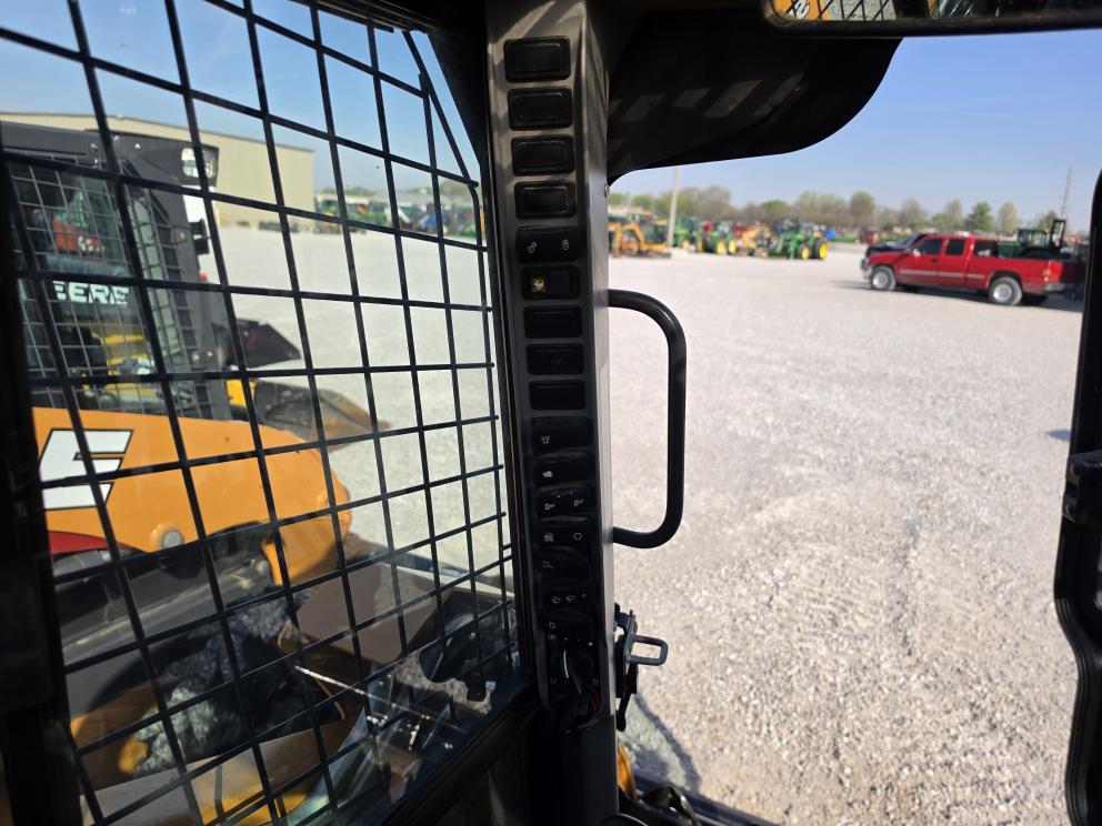 Image for 2021 Case TV450B