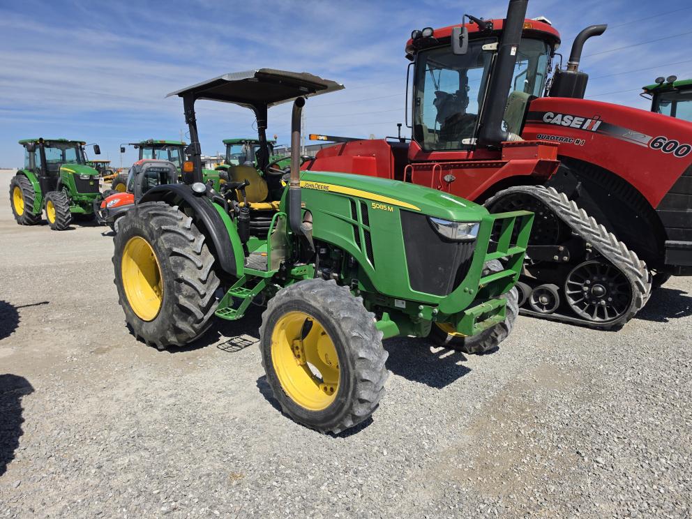 Image for 2014 John Deere 5085M