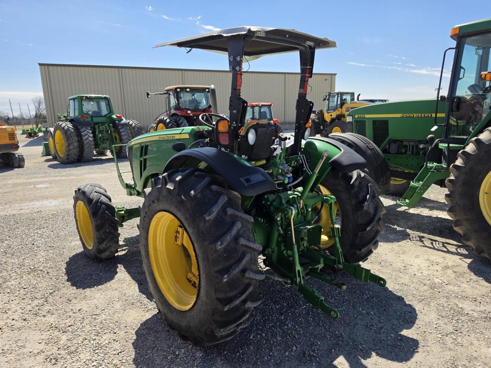 Image for 2014 John Deere 5085M