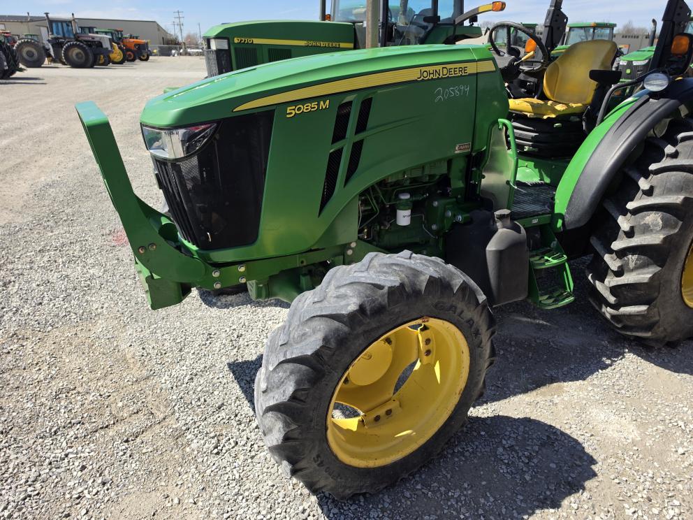 Image for 2014 John Deere 5085M