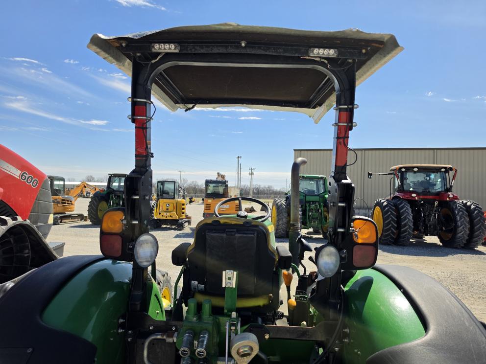 Image for 2014 John Deere 5085M