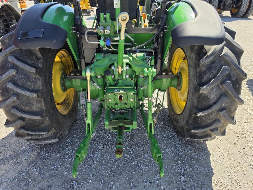 Image for 2014 John Deere 5085M