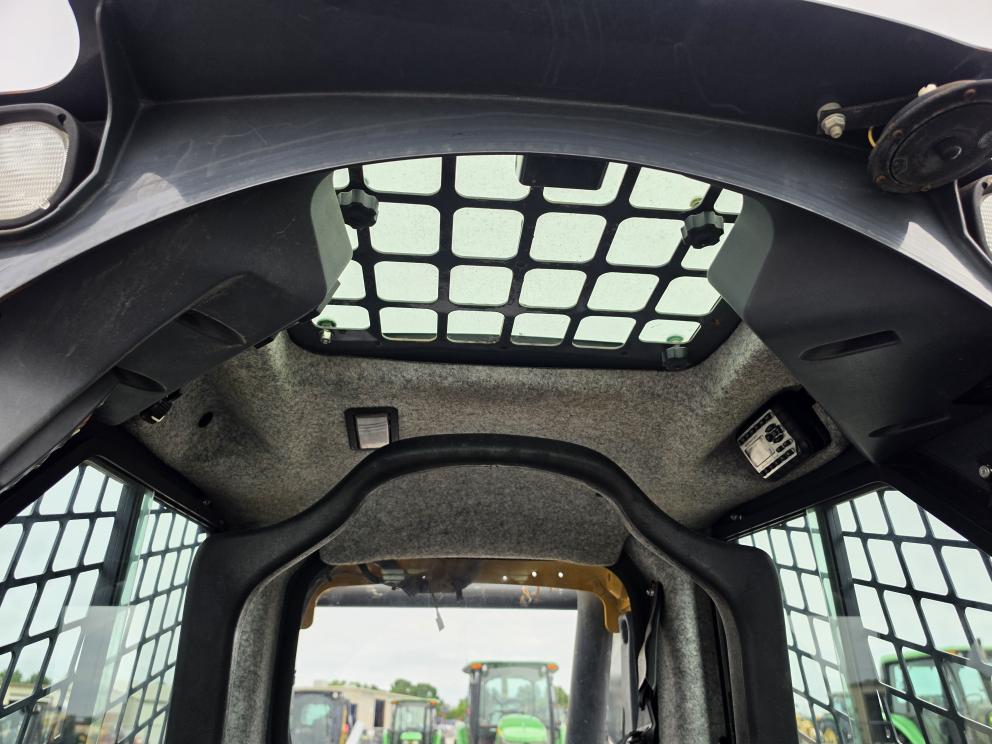 Image for 2015 John Deere 323E
