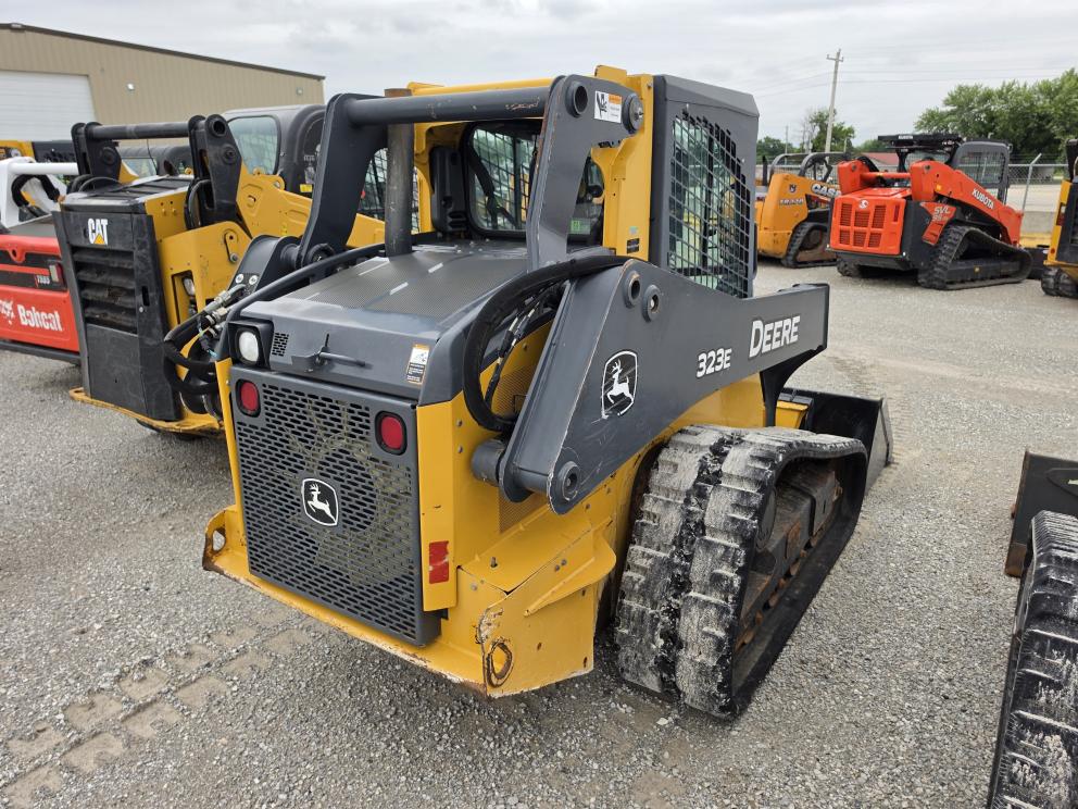 Image for 2015 John Deere 323E