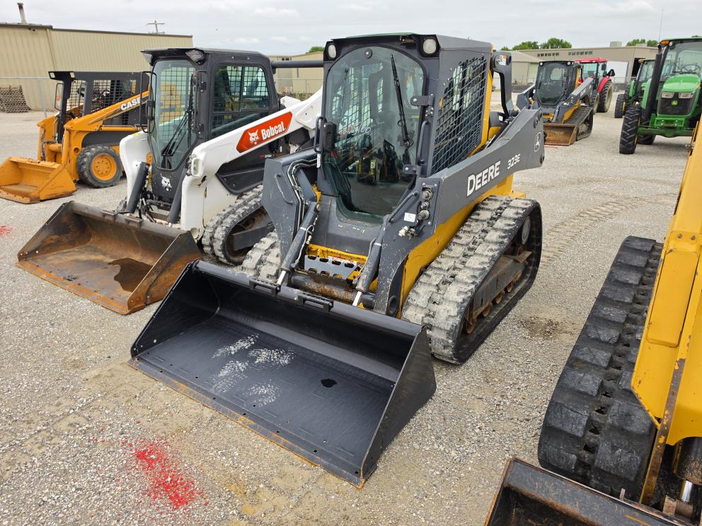 Image for 2015 John Deere 323E