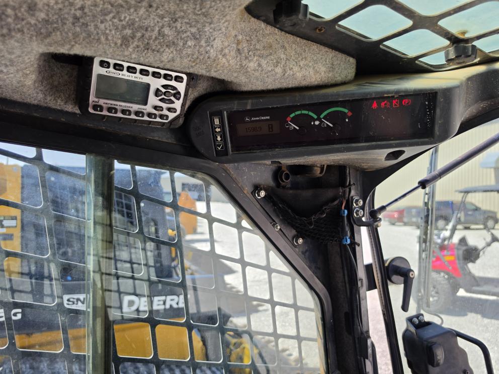 Image for 2015 John Deere 323E