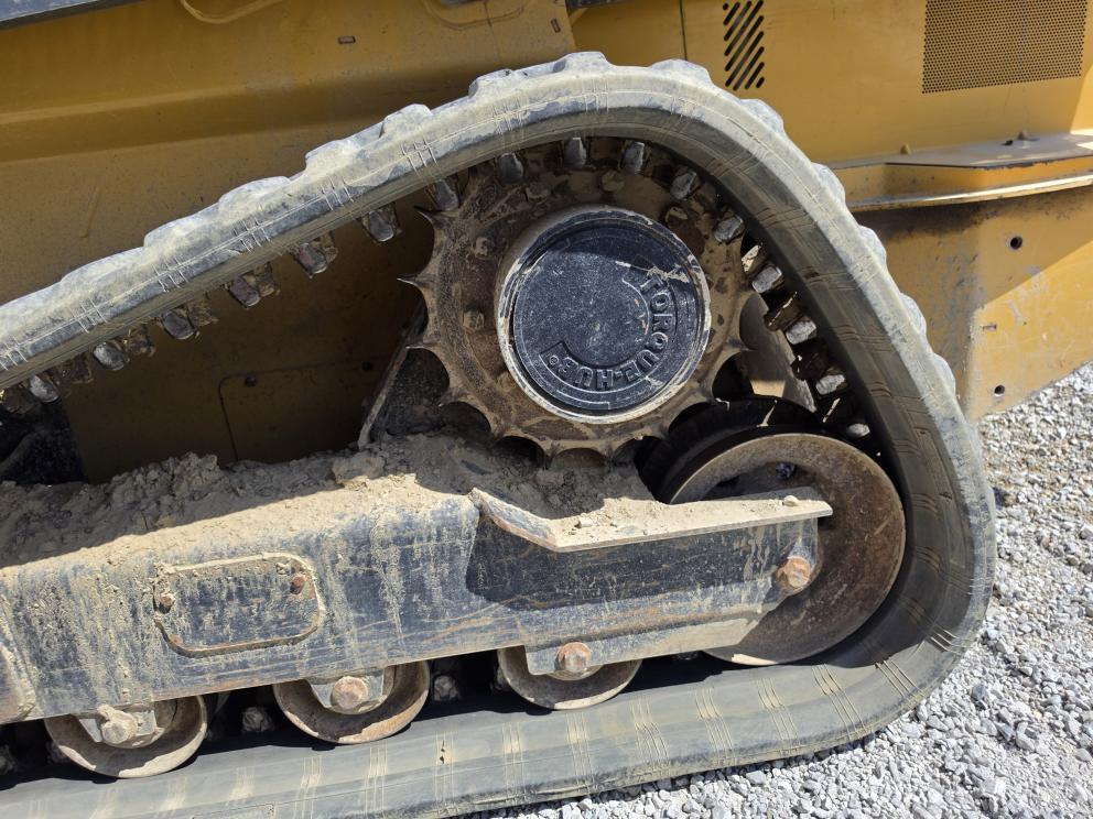 Image for 2015 John Deere 323E