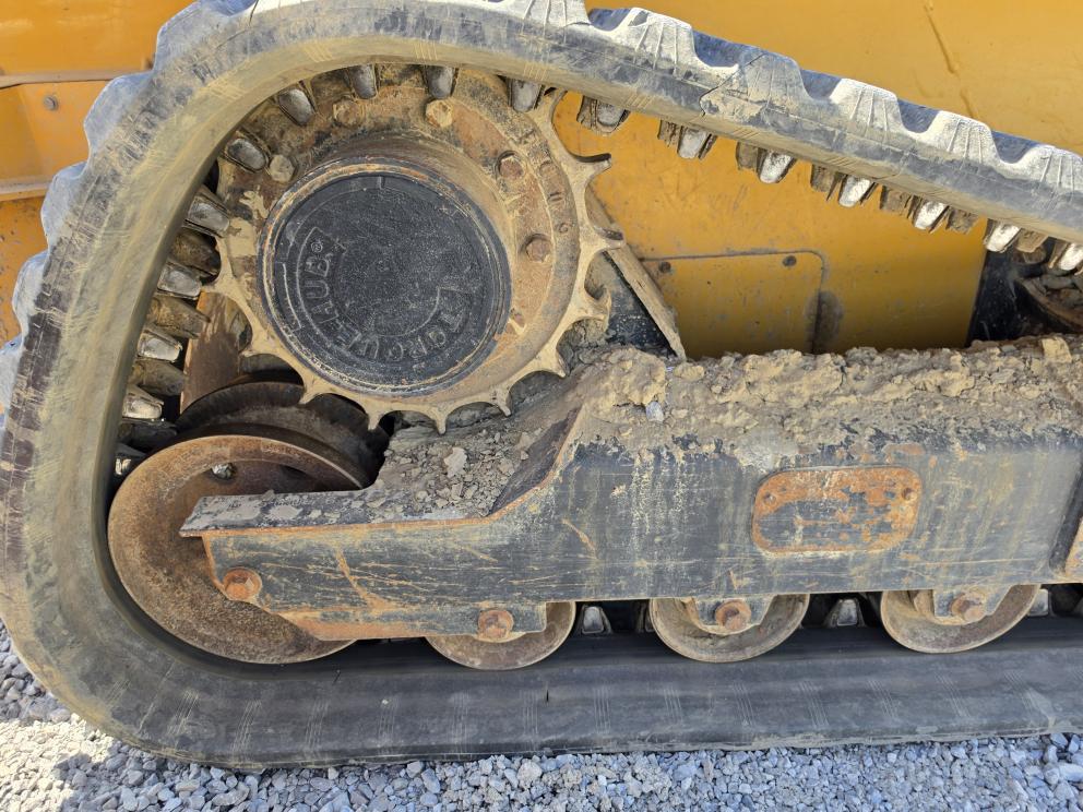 Image for 2015 John Deere 323E