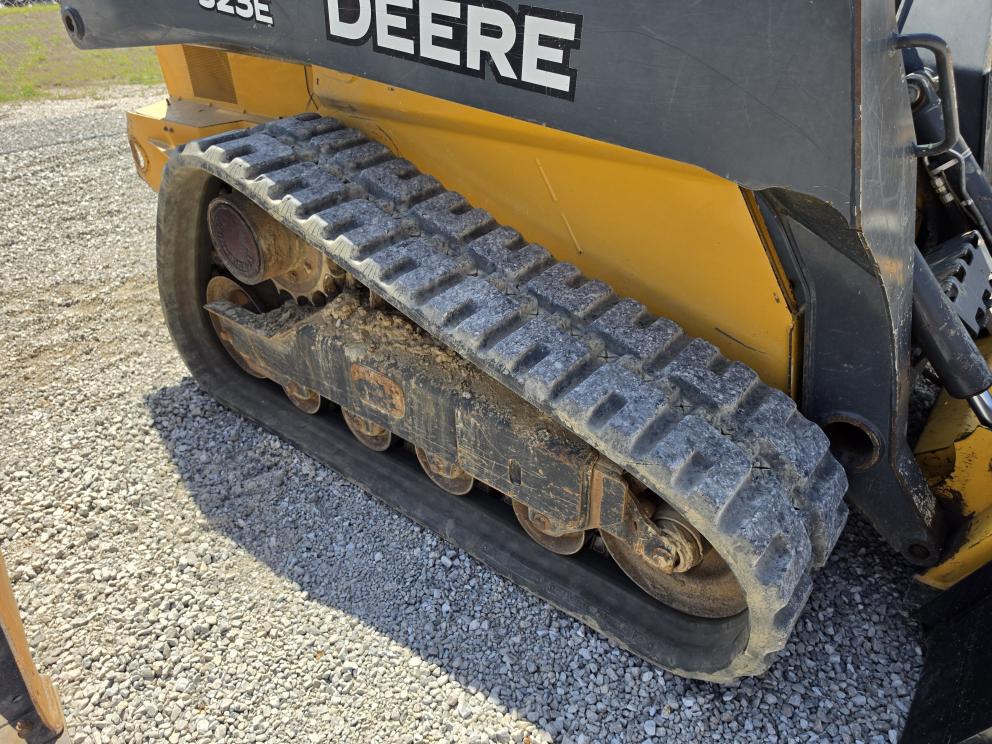 Image for 2015 John Deere 323E