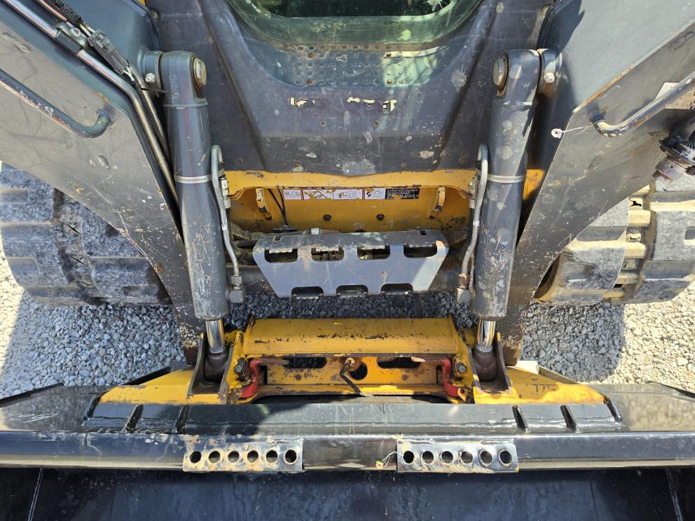 Image for 2015 John Deere 323E