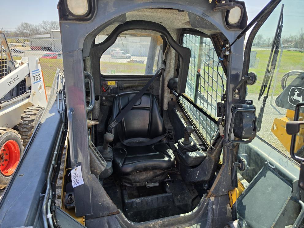 Image for 2015 John Deere 323E