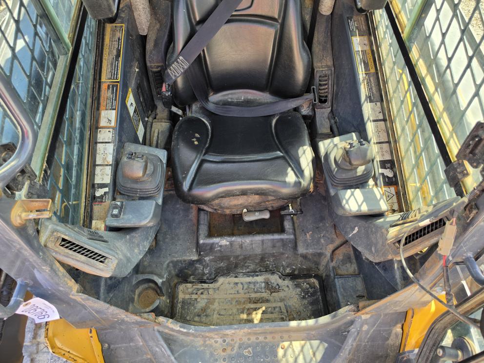 Image for 2015 John Deere 323E