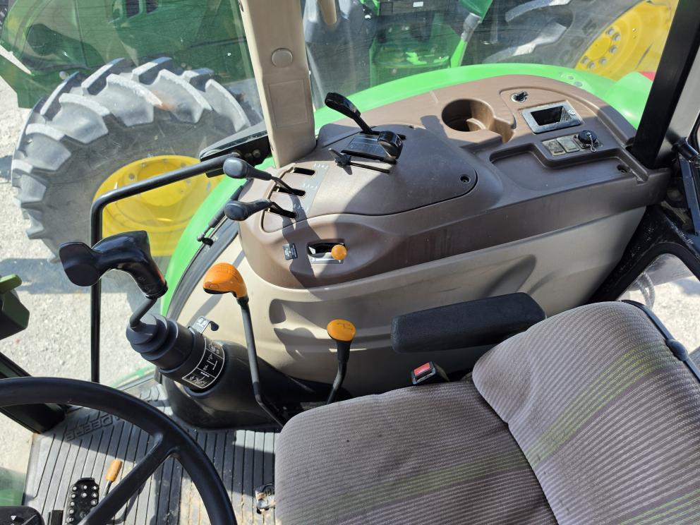 Image for 2006 John Deere 5425