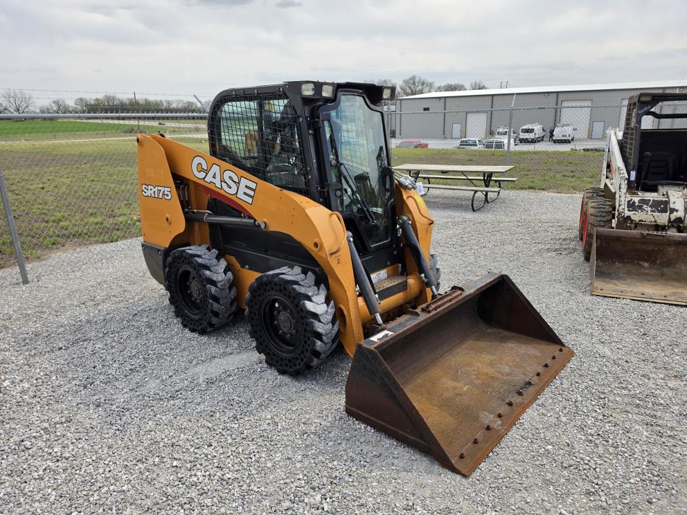 Image for 2017 Case SR175