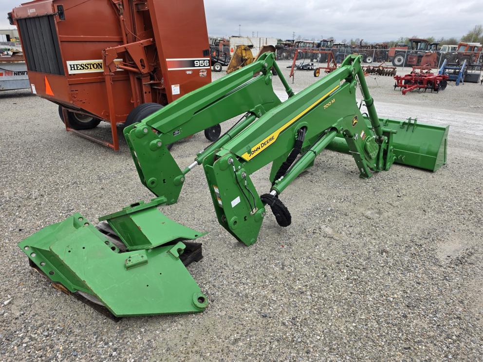 Image for 2021 John Deere 700M