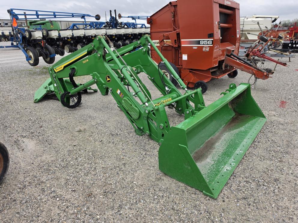 Image for 2021 John Deere 700M