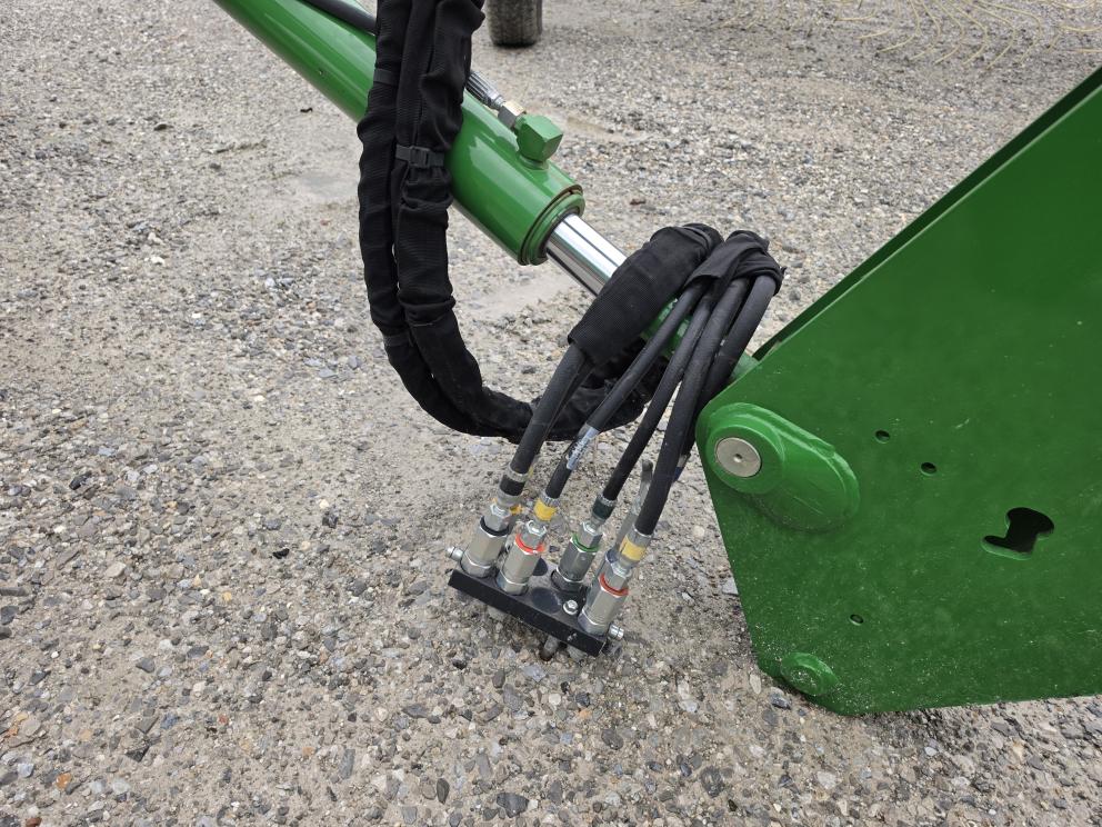 Image for 2021 John Deere 700M