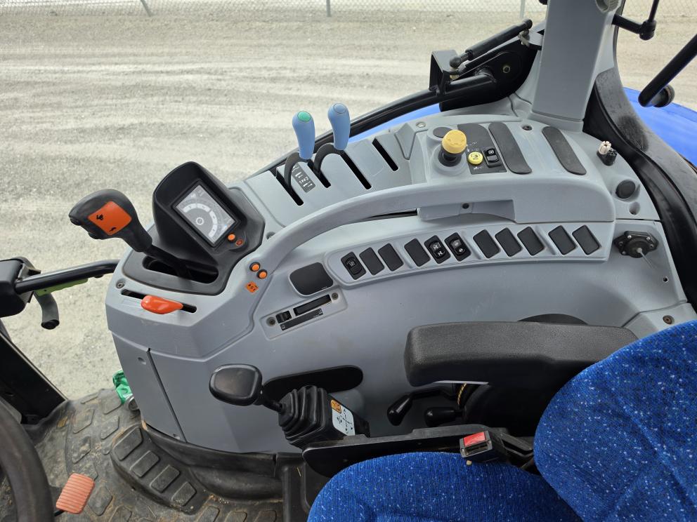 Image for 2010 New Holland T6020