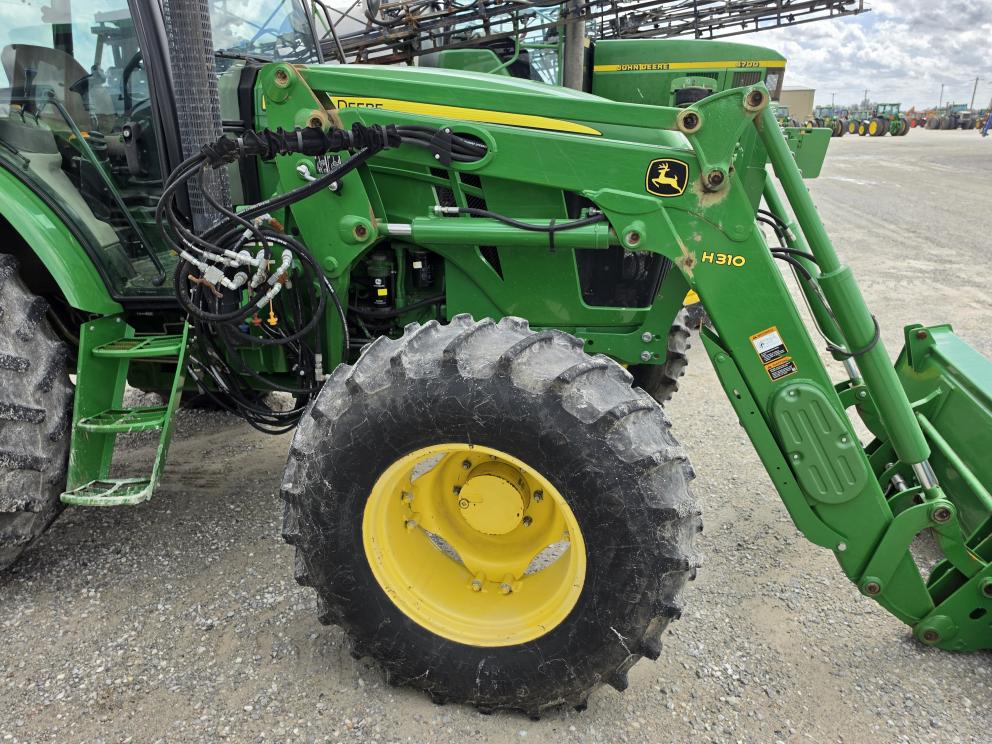 Image for 2014 John Deere 6140D