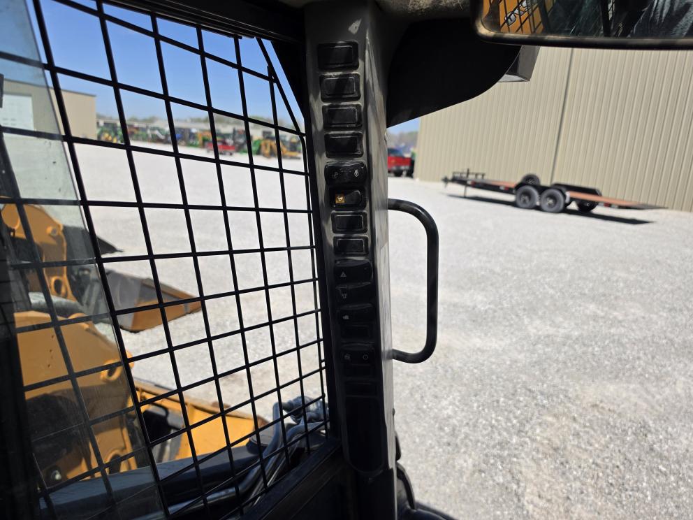 Image for 2022 New Holland C332