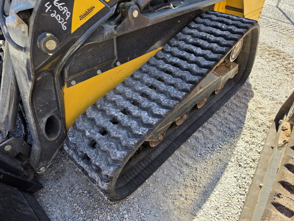 Image for 2022 New Holland C332