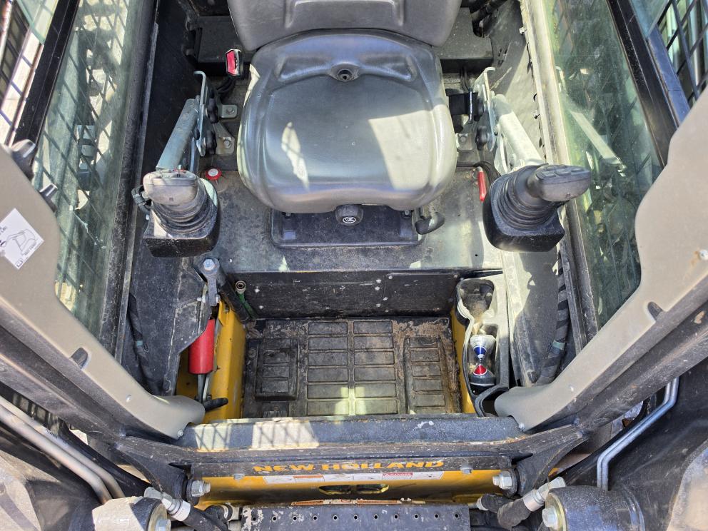 Image for 2022 New Holland C332